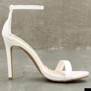 NWOT Loveliness white ankle strap heels - Lulu’s